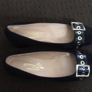 Black leather and suede pumps.